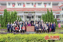 正在本人长小的心灵里埋下悬壶济世的种子